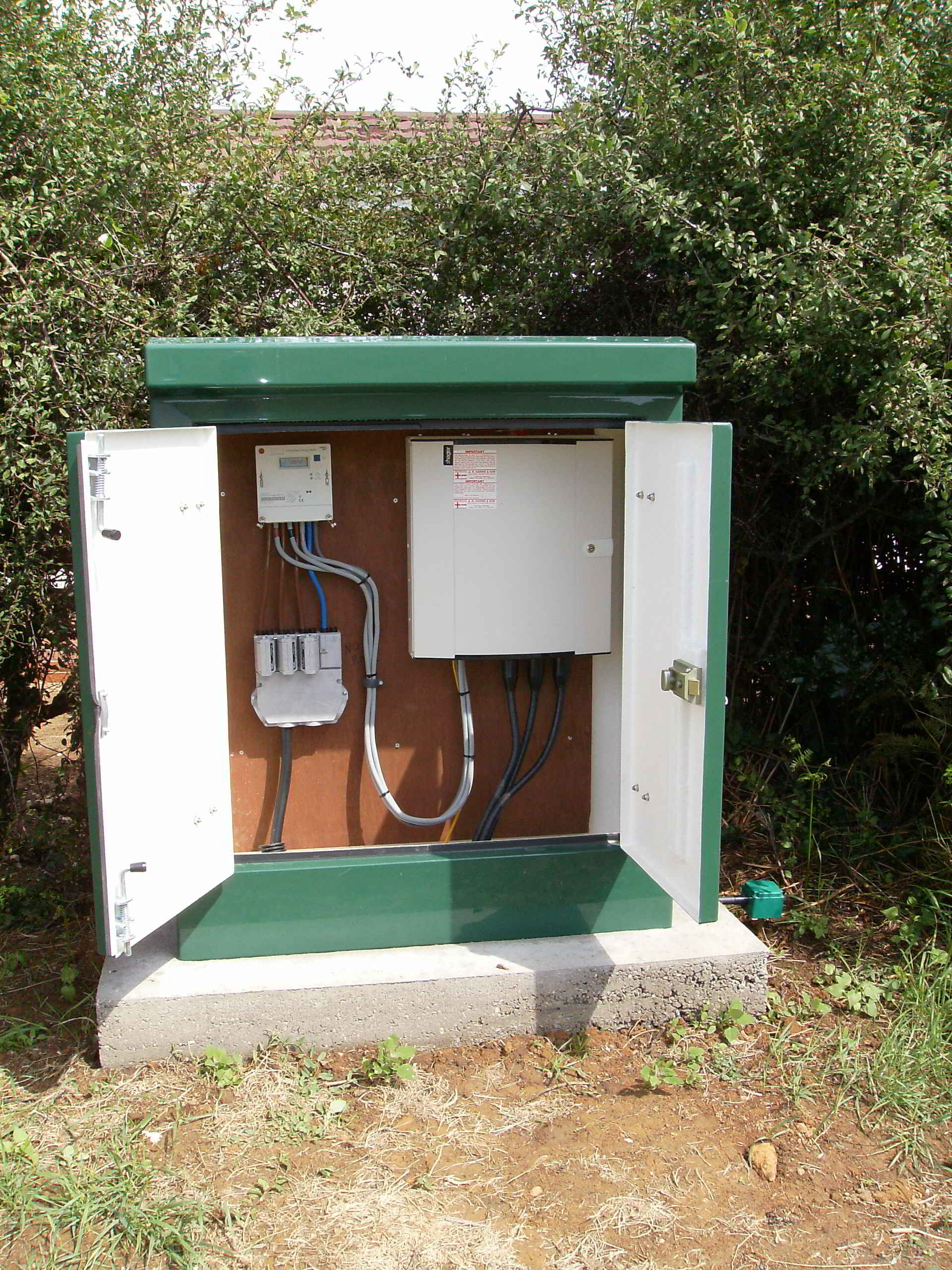 Gabinete elétrico GRP de porta dupla