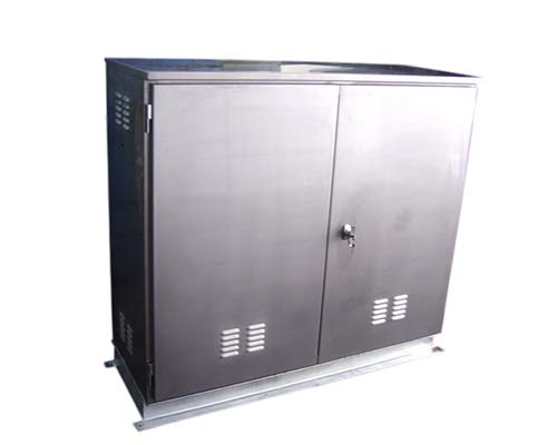 Armoire électrique de bord de route
