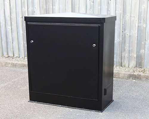 Armoire de bord de route en acier