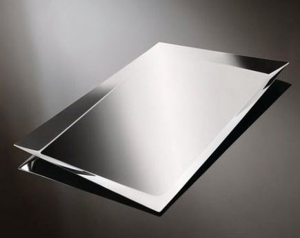Surface en acier inoxydable poli