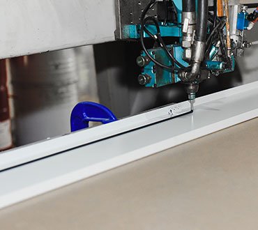 電気エンクロージャ発泡