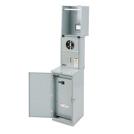 Recinto para montaje en poste exterior con pedestal para medidor comercial