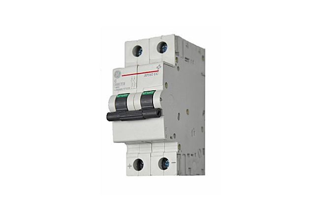 Pemutus sirkuit DC 50 Amp