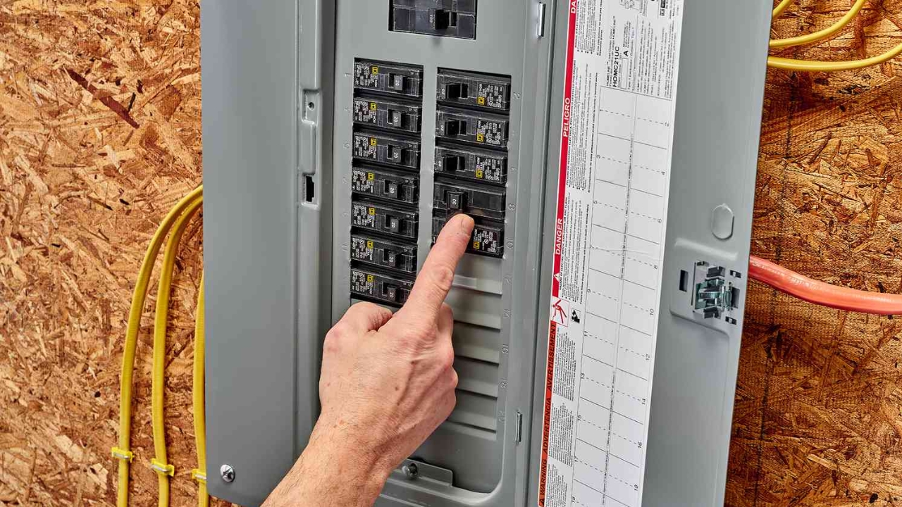 Colocación del disyuntor en el panel