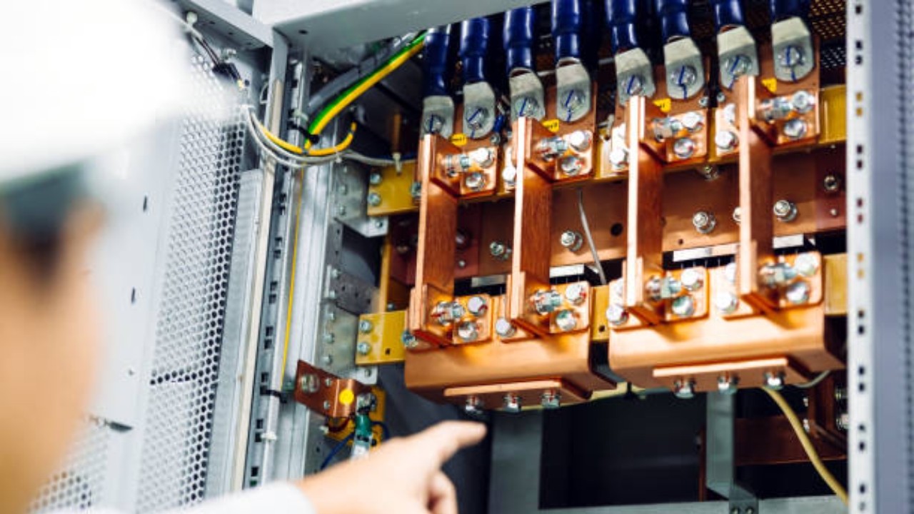 ¿Qué es un panel de interruptores principal?